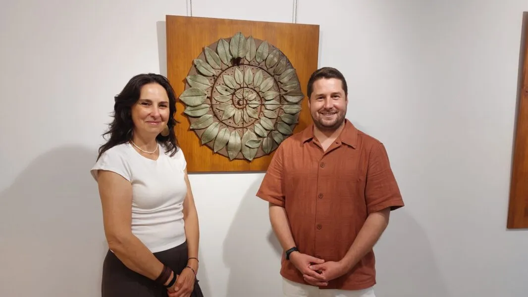 Noticias de Cantabria | El Cántabro | Silvia Valle pone el broche final al verano expositivo de la Sala Algas con ‘Un paseo bajo la luna’