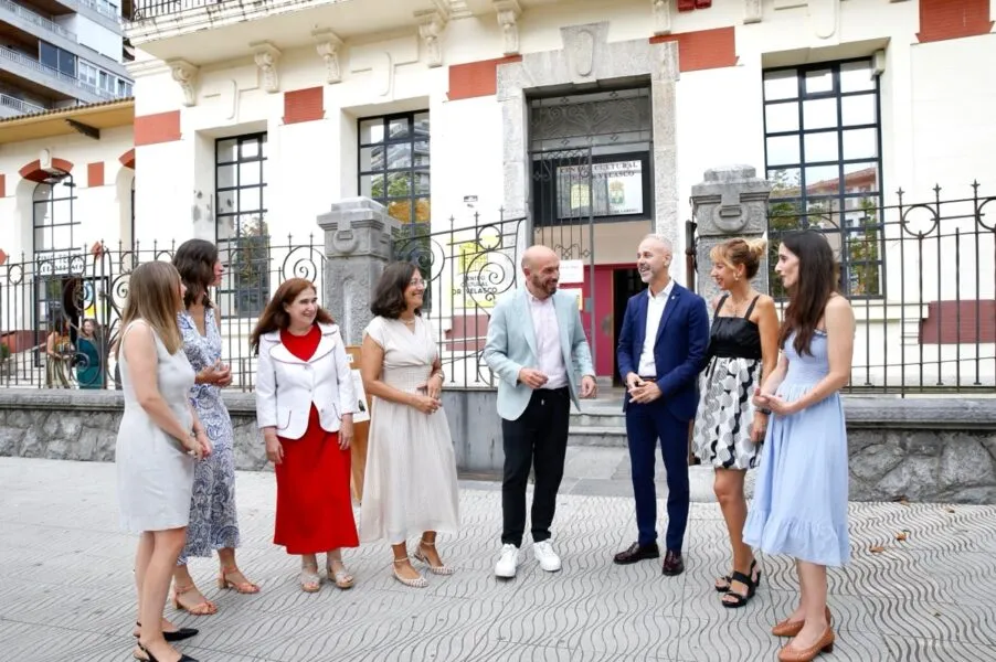 Imagen de las autoridades momentos antes de proceder a la clausura de los Cursos de Verano. FOTO: Lara Revilla