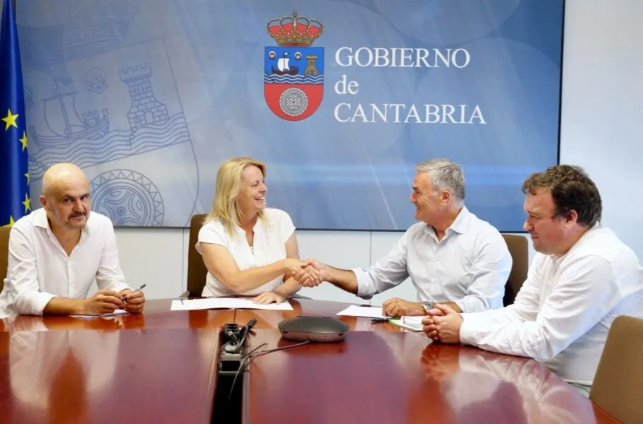 Imagen tomada en el transcurso de la firma. (Foto: Lara Revilla).