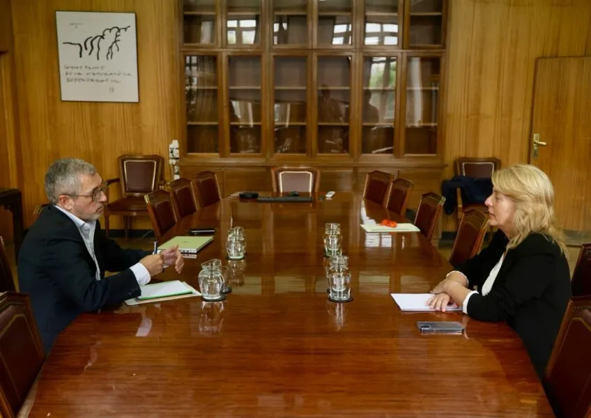 Archivo. María Jesús Susinos y Hugo Morán durante una reunión institucional (Foto: Gobierno de Cantabria)