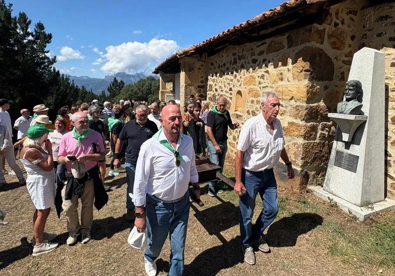 El consejero de Salud durante su participación en la festividad de San Tirso (Foto: Nacho Romero)