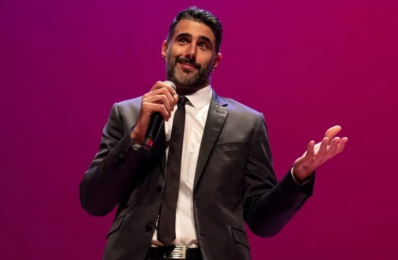 Noticias de Cantabria | El Cántabro | David Amor cerrará Puente Viesgo Comedy con ‘Love está en el aire’