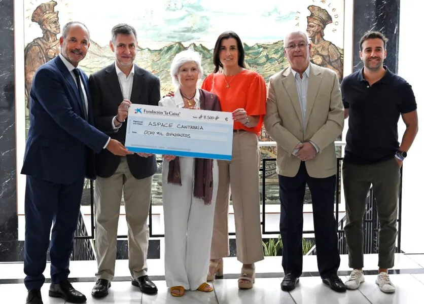 Noticias de Cantabria | El Cántabro | La Gala del Folclore bate su récord solidario con 8.500 euros recaudados para ASPACE