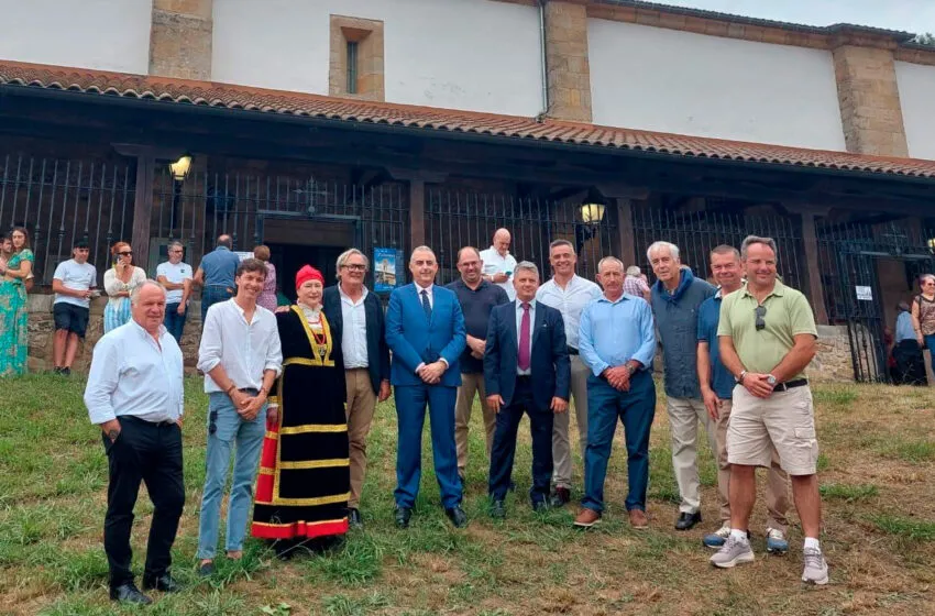 El consejero de Fomento asiste a la festividad de Nuestra Señora de Valvanuz en Selaya