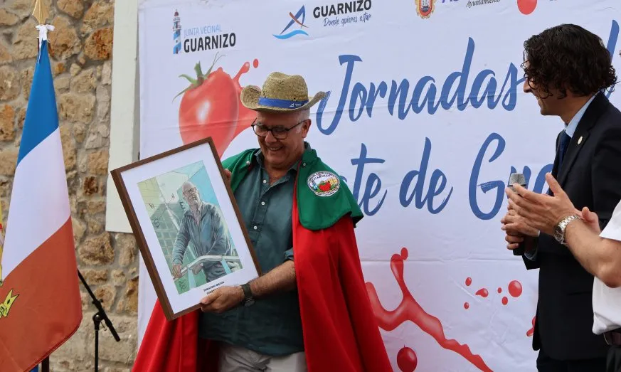 Noticias de Cantabria | El Cántabro | JOSÉ LUIS ARTECHE, EMBAJADOR DEL TOMATE DE GUARNIZO EN UNA JORNADA MARCADA POR LA TRADICIÓN