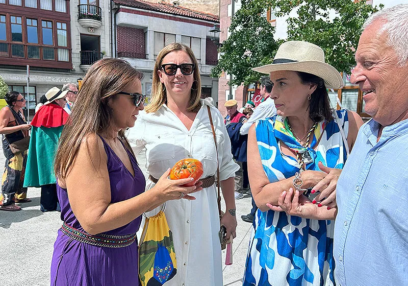 Noticias de Cantabria | El Cántabro | El Gobierno participa en el V Gran Capítulo de la Cofradía del Tomate y Pimiento de Ampuero para apoyar la difusión de la riqueza gastronómica cántabra