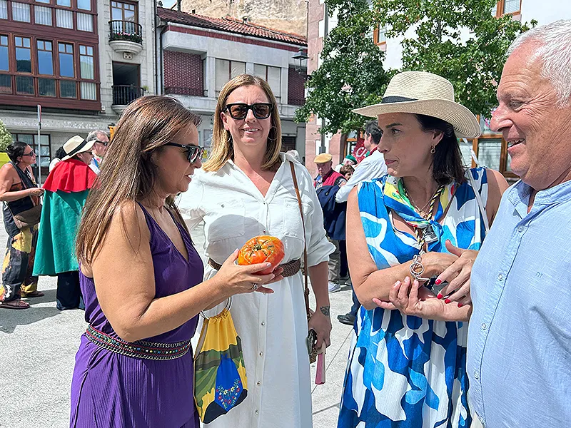 Noticias de Cantabria | El Cántabro | El Gobierno participa en el V Gran Capítulo de la Cofradía del Tomate y Pimiento de Ampuero para apoyar la difusión de la riqueza gastronómica cántabra