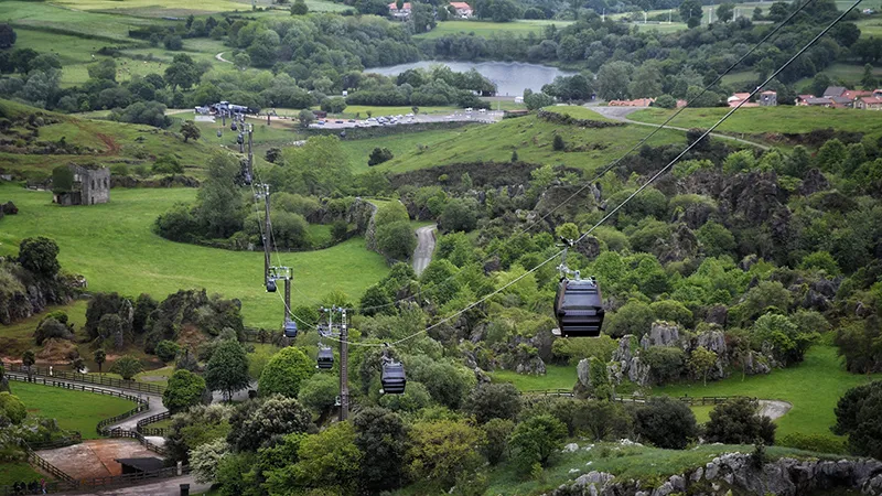 Imagen de la telecabina del Parque de la Naturaleza de Cabarceno. (Foto: Gobierno de Cantabria)