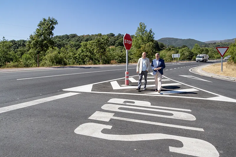 Roberto Media y Pedro Luis Gutiérrez, durante la inauguración de las obras del vial (Foto: José Cavia)