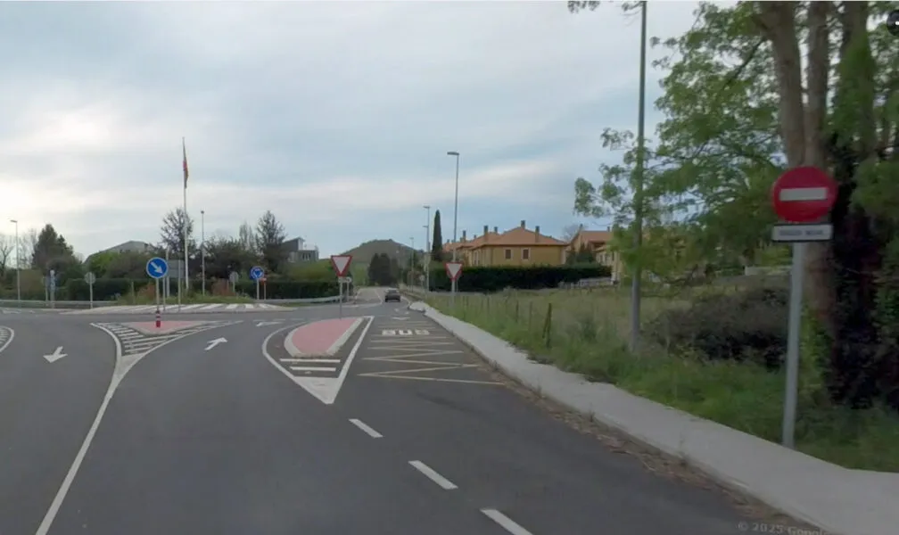 Se construirá en la parada situada en la rotonda que une la N-634 y la CA-160. (Foto: Gobierno de Cantabria)