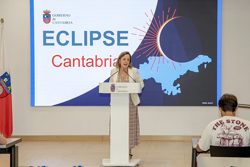 La consejera de Presidencia y Seguridad, en la comparecencia ante los medios de comunicación (Fotos: José Cavia)