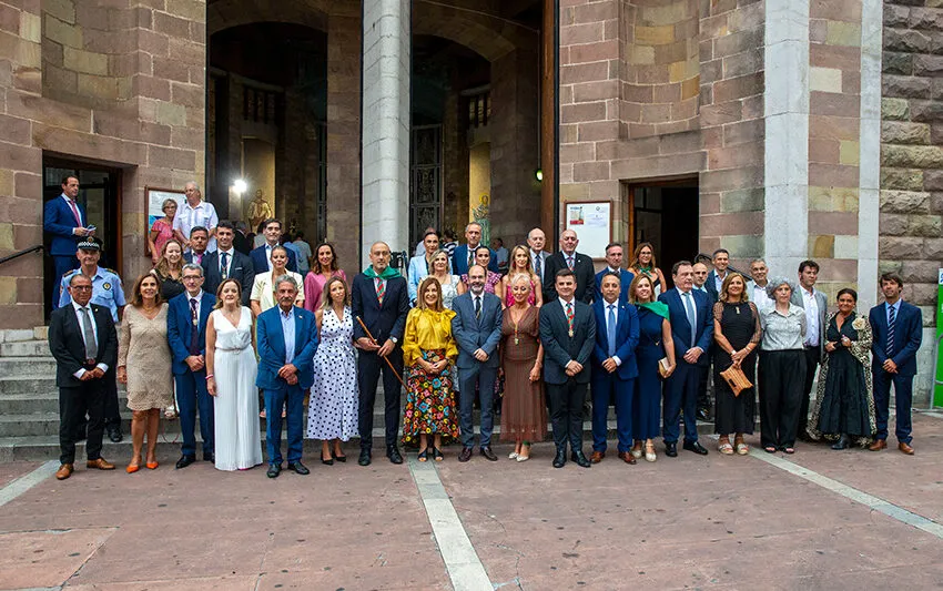  Buruaga acompaña a Torrelavega en la celebración de las fiestas de la Virgen Grande