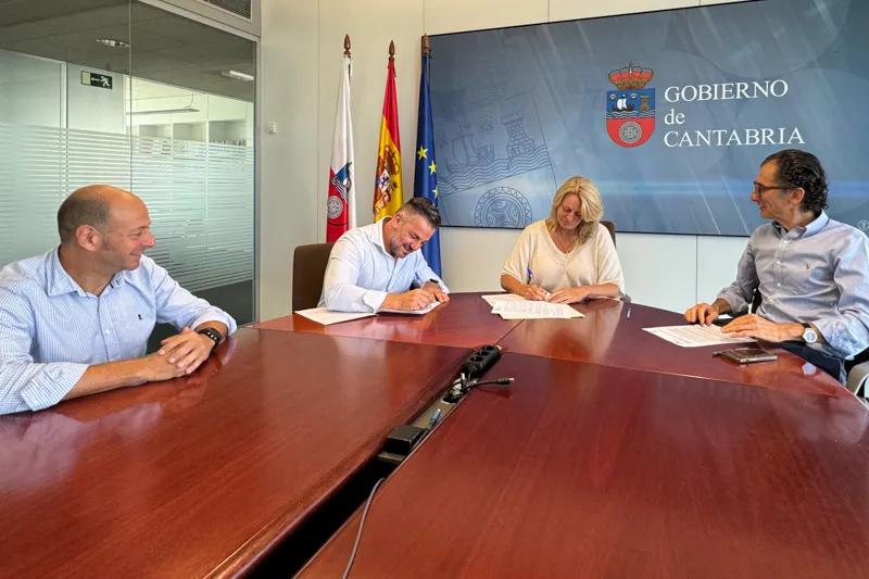 De izquierda a derecha: Fernando Ruiz, Javier Renero, María Jesús Susinos y Alfredo Álvarez. (Foto: Gobierno de Cantabria).