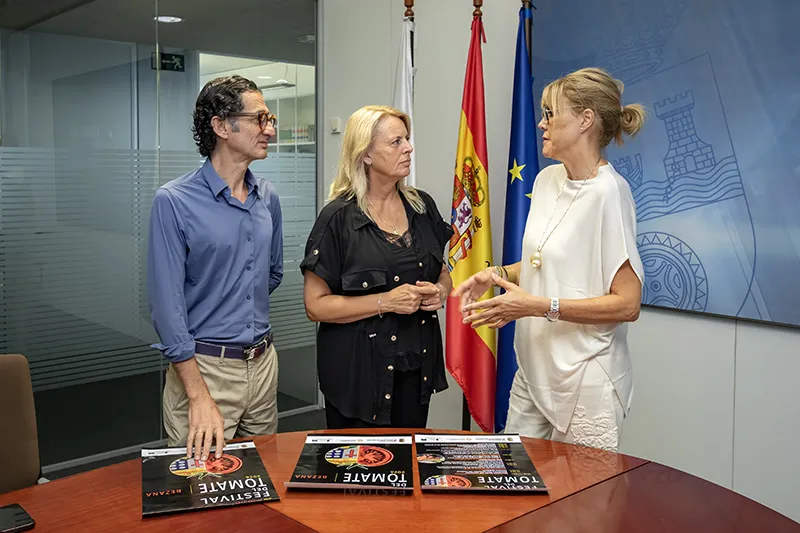 De izquierda a derecha, Alfredo Álvarez, María Jesús Susinos y Manuela Bolado (Foto: José Cavia)