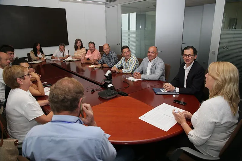 Imagen de archivo de una reunión de la consejera de Desarrollo Rural con representantes de las organizaciones profesionales agrarias y las cooperativas agrarias (Foto: Oficina de Comunicación)