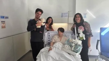 Noticias de Cantabria | El Cántabro | La Junta Vecinal de Mortera entrega un regalo a Luca, el primer niño nacido en Cantabria el día de San Ramón Nonato