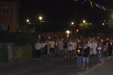 Noticias de Cantabria | El Cántabro | La Procesión de la luz, que bate por tercer año consecutivo su récord de asistentes, acompaña a la Virgen de Valencia hasta la Iglesia de San Vicente