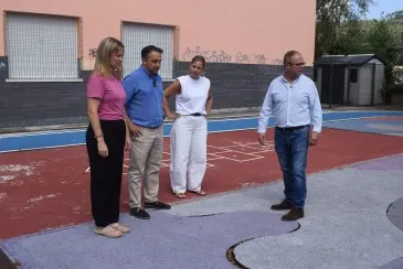  Piélagos renovará el suelo de seguridad de la zona de juego infantil del CEIP Virgen de Valencia instalado hace 5 años para garantizar la seguridad de los más pequeños