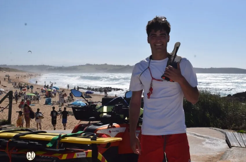 Noticias de Cantabria | El Cántabro | Miguel Flor, socorrista en la playa de Valdearenas: “cuando conoces el mar y sabes leer la playa el riesgo que asumes es relativamente bajo”
