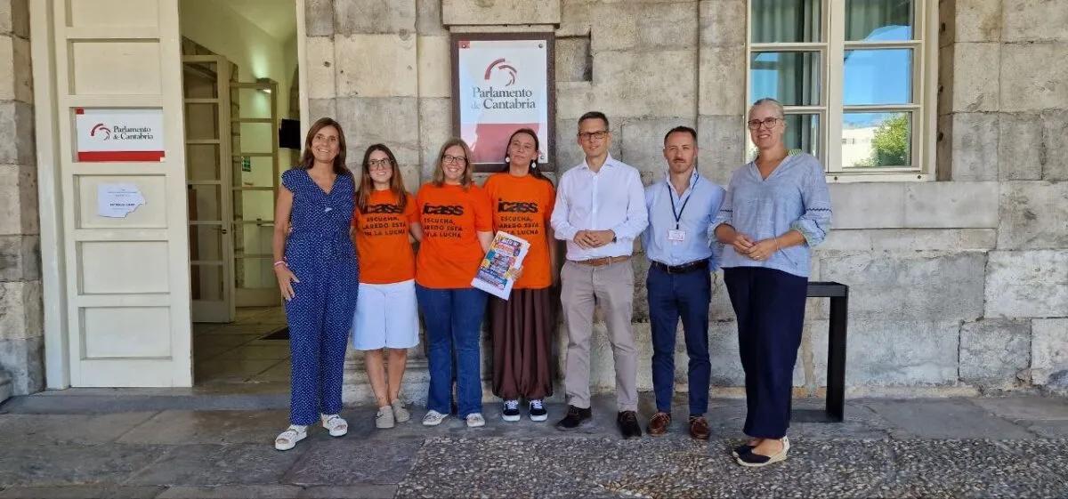 Noticias de Cantabria | El Cántabro | Más de 2.000 firmas llegan al Parlamento para reclamar más personal en el CAD de Laredo