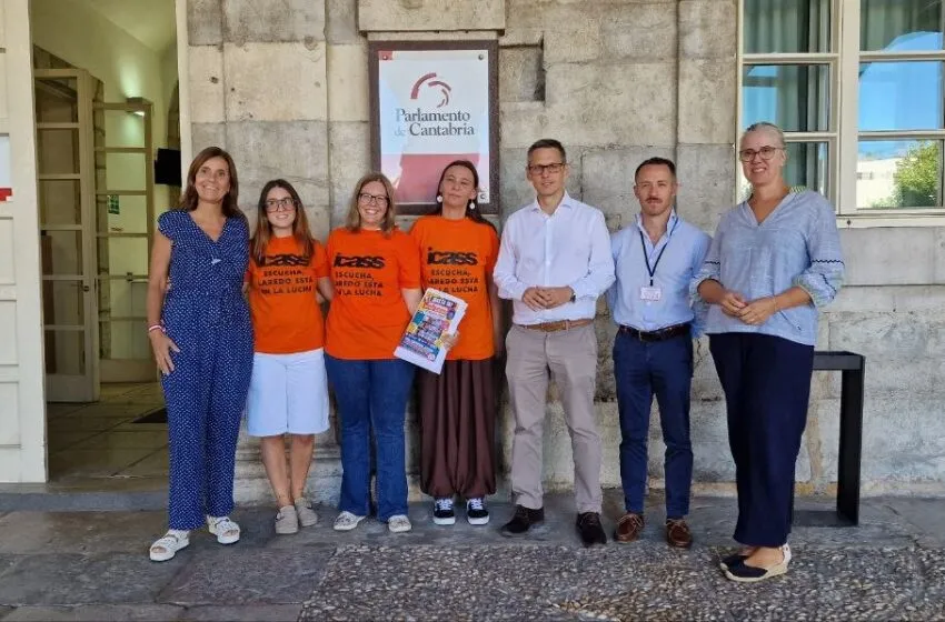 Noticias de Cantabria | El Cántabro | Más de 2.000 firmas llegan al Parlamento para reclamar más personal en el CAD de Laredo