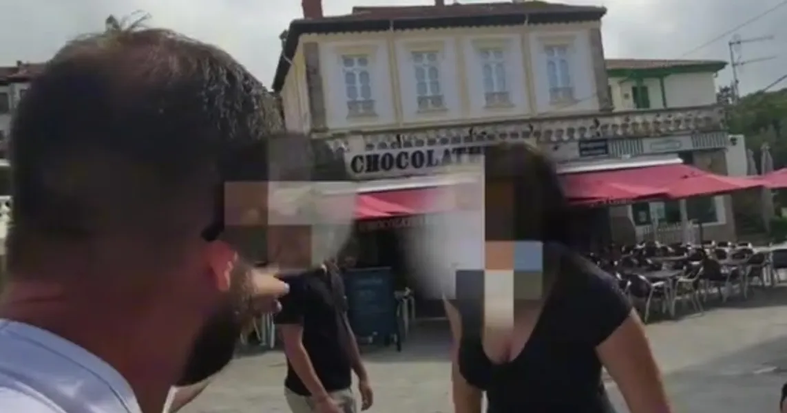Noticias de Cantabria | El Cántabro | Cocituber denuncia una agresión en pleno centro de Comillas tras una antigua reseña negativa