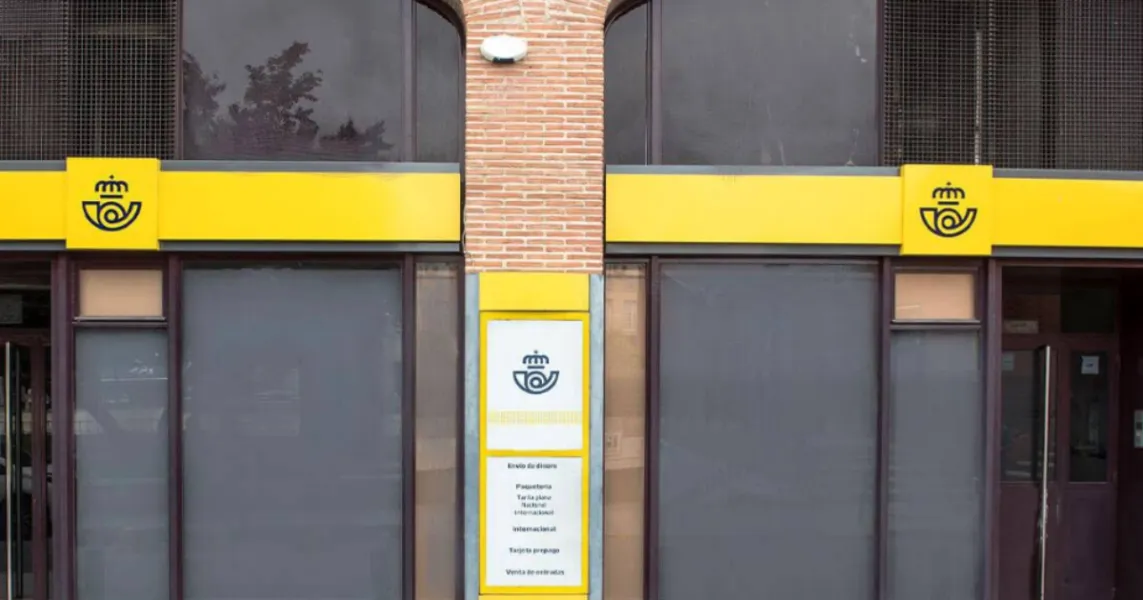 Noticias de Cantabria | El Cántabro | La oficina de Correos de Santoña elimina barreras arquitectónicas con una nueva rampa de acceso
