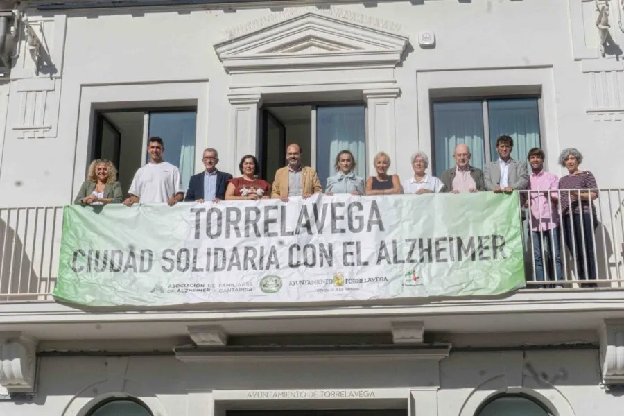 Noticias de Cantabria | El Cántabro | Torrelavega conmemora el Día Mundial del Alzheimer y muestra su apoyo a las personas afectadas y sus familias