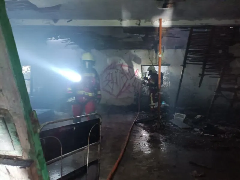Noticias de Cantabria | El Cántabro | Un incendio calcina una vivienda abandonada en Laredo y obliga a desplegar 60 metros de manguera