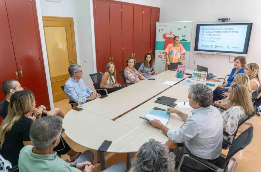 Noticias de Cantabria | El Cántabro | Torrelavega presenta al sector de alojamientos turísticos el proyecto Torrelavega Slow