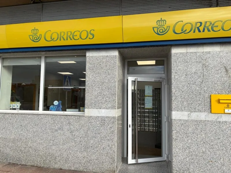 Noticias de Cantabria | El Cántabro | Correos elimina las barreras arquitectónicas de su oficina de San Vicente de la Barquera