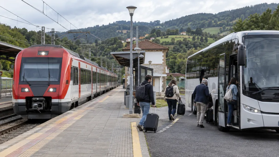 Noticias de Cantabria | El Cántabro | Renfe sustituirá por autobuses varios trenes entre Puente San Miguel y Cabezón por obras