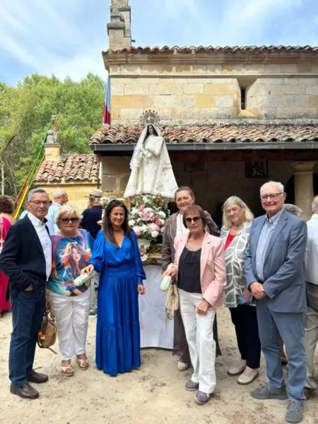 La consejera de Inclusión Social en la celebración de la festividad de la Velilla en la ermita de Rocamundo. (Foto: Oficina de Comunicación)