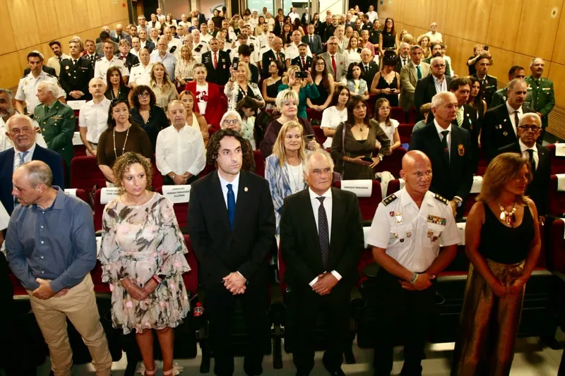 El director general de Justicia, Juan Sáez Bereciartu, ha recibido hoy una de las condecoraciones en reconocimiento al compromiso del Gobierno cántabro con las víctimas del terrorismo (FOTO: Nacho Romero)