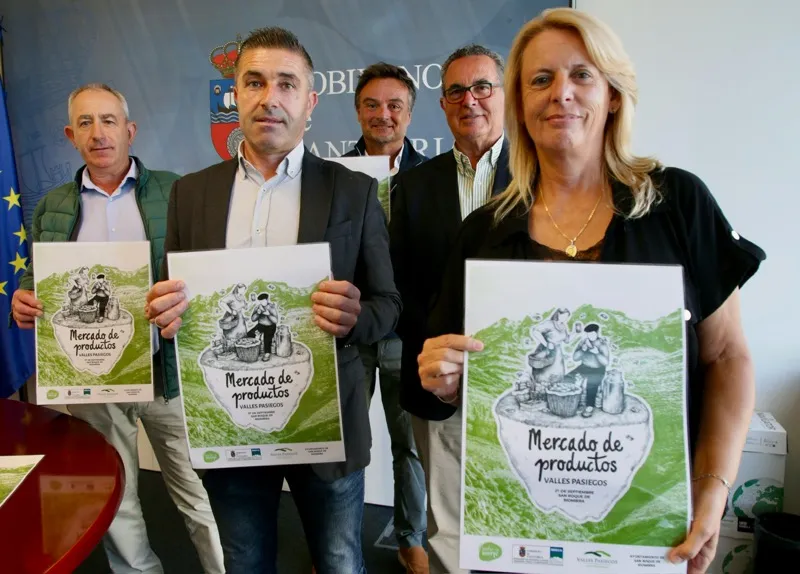 La consejera de Desarrollo Rural, Ganadería, Pesca y Alimentación, Mª Jesús Susinos, acompañada por el presidente de la Mancomunidad de los Valles Pasiegos y alcalde de Santiurde de Toranzo, Víctor Manuel Concha; del alcalde de San Roque de Riomiera, José Fernández, así como del director general de Pesca y Alimentación, Paulino San Emeterio; y el director de la ODECA, Juan Luis Centeno en la presentación del cartel (FOTO: Nacho Romero)