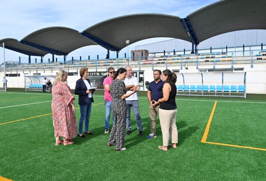 Noticias de Cantabria | El Cántabro | Gema Igual inaugura las obras de renovación del campo de fútbol Vicente Miera