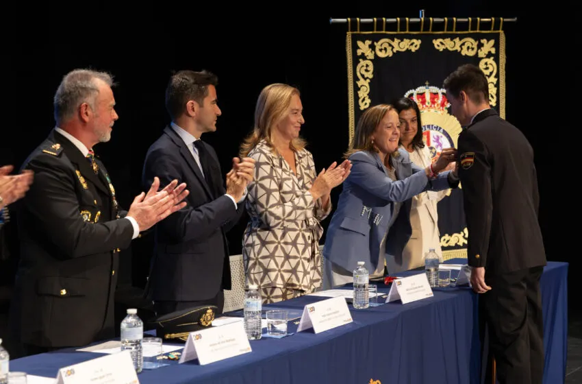 Noticias de Cantabria | El Cántabro | La consejera de Presidencia y Seguridad agradece el trabajo de la Policía Nacional en el día de sus patronos
