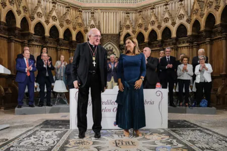 Noticias de Cantabria | El Cántabro | Buruaga entrega la distinción de Hijo Predilecto de Cantabria al cardenal Carlos Osoro, "brillante arquitecto del patrimonio moral y humano de Cantabria" Noticias de Cantabria | El Cántabro | Buruaga entrega la distinción de Hijo Predilecto de Cantabria al cardenal Carlos Osoro, "brillante arquitecto del patrimonio moral y humano de Cantabria"