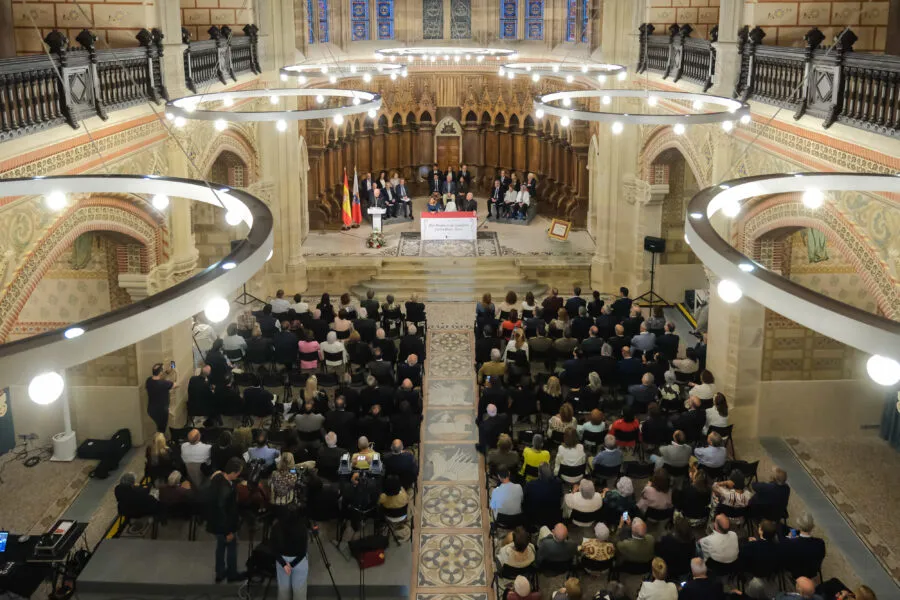 Noticias de Cantabria | El Cántabro | Buruaga entrega la distinción de Hijo Predilecto de Cantabria al cardenal Carlos Osoro, "brillante arquitecto del patrimonio moral y humano de Cantabria"