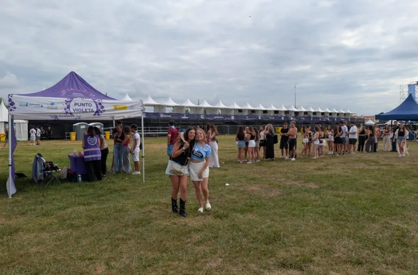 Noticias de Cantabria | El Cántabro | Cerca de 4.600 personas han pedido información en los puntos violeta instalados este verano