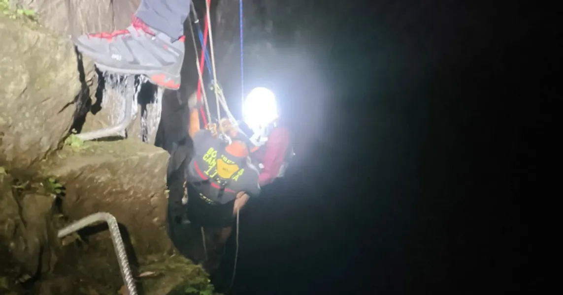Noticias de Cantabria | El Cántabro | Rescatado sin lesiones un escalador que quedó colgado a 30 metros en una vía ferrata de Ramales