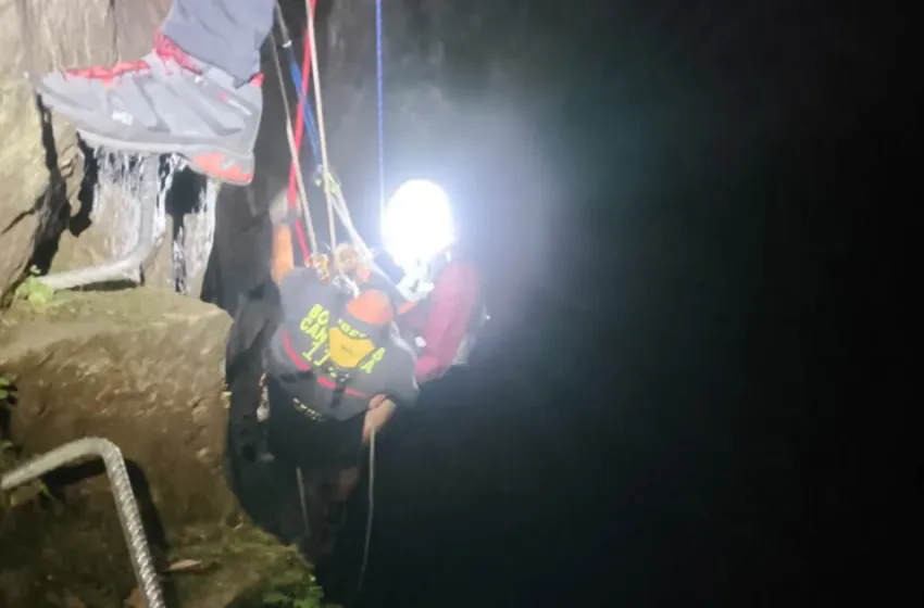  Rescatado sin lesiones un escalador que quedó colgado a 30 metros en una vía ferrata de Ramales