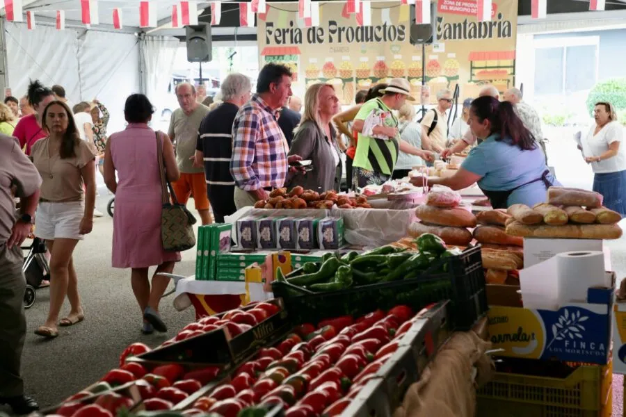 La consejera, María Jesús Susinos, durante una visita a una feria agroalimentaria (FOTO: Nacho Romero)