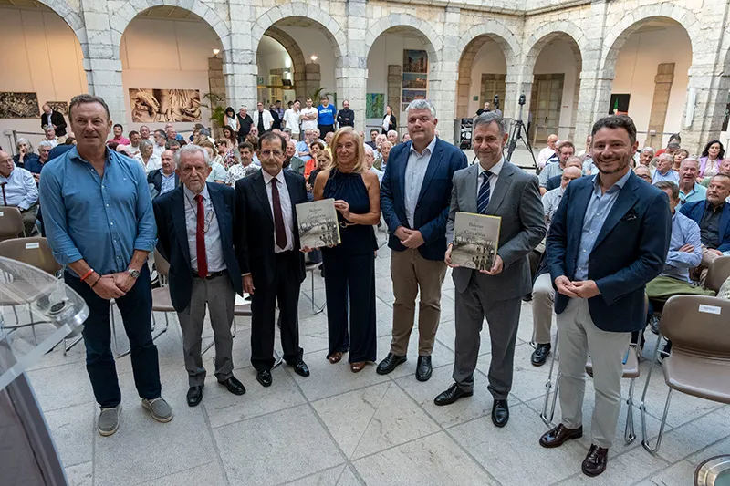 Acto de presentación del libro Boleras de Cantabria celebrado en el Parlamento. (Foto: Miguel López)