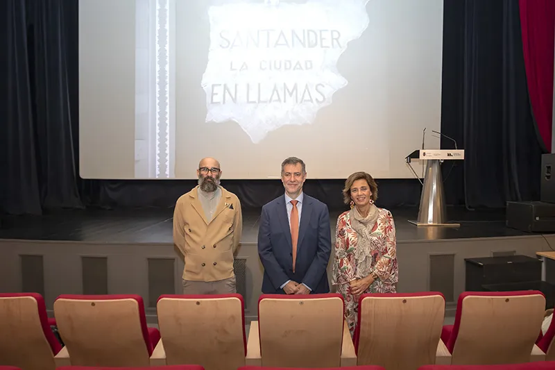 De izquierda a derecha, el director de la Filmoteca de Cantabria, Christian Franco, el consejero de Cultura, Luis Martínez Abad, y la directora de la SRCD, María Fernández-Rosillo. (Foto: Emma Portillo)