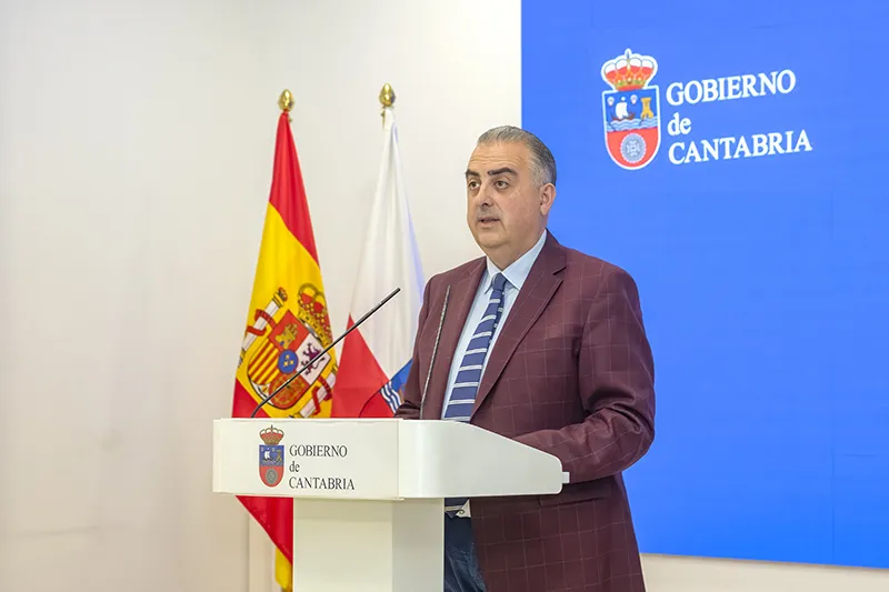 Imagen de archivo del consejero Roberto Media durante una rueda de prensa en la sede del Gobierno. (Foto: Emma Portillo)