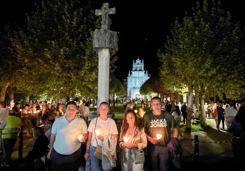  La consejera de Inclusión Social acompaña a los peregrinos en la tradicional procesión de las antorchas de la Bien Aparecida