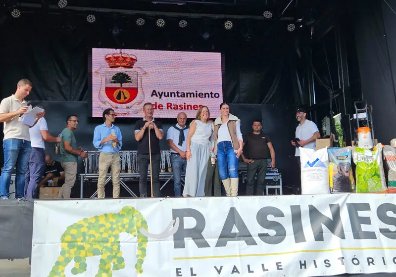 La consejera de Presidencia acude a la IV Feria Ganadera de Rasines