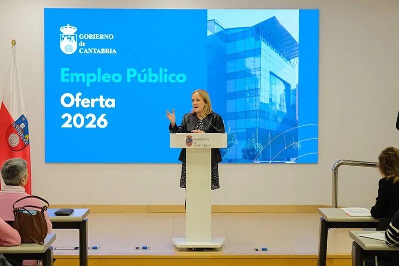 La consejera de Presidencia, Isabel Urrutia, en la presentación de la oferta de empleo público
