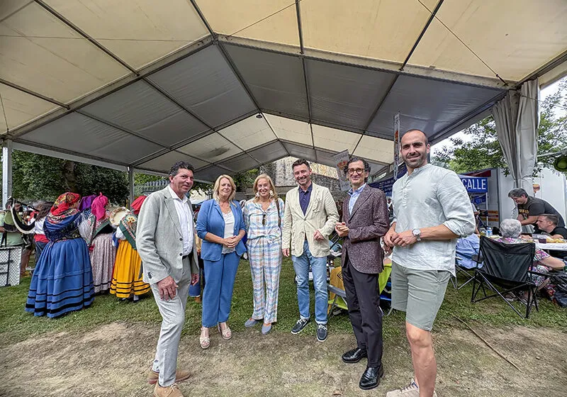 La consejera María Jesús Susinos participa en los actos festivos de San Pedruco en Ajo. (Foto: Gobierno de Cantabria).